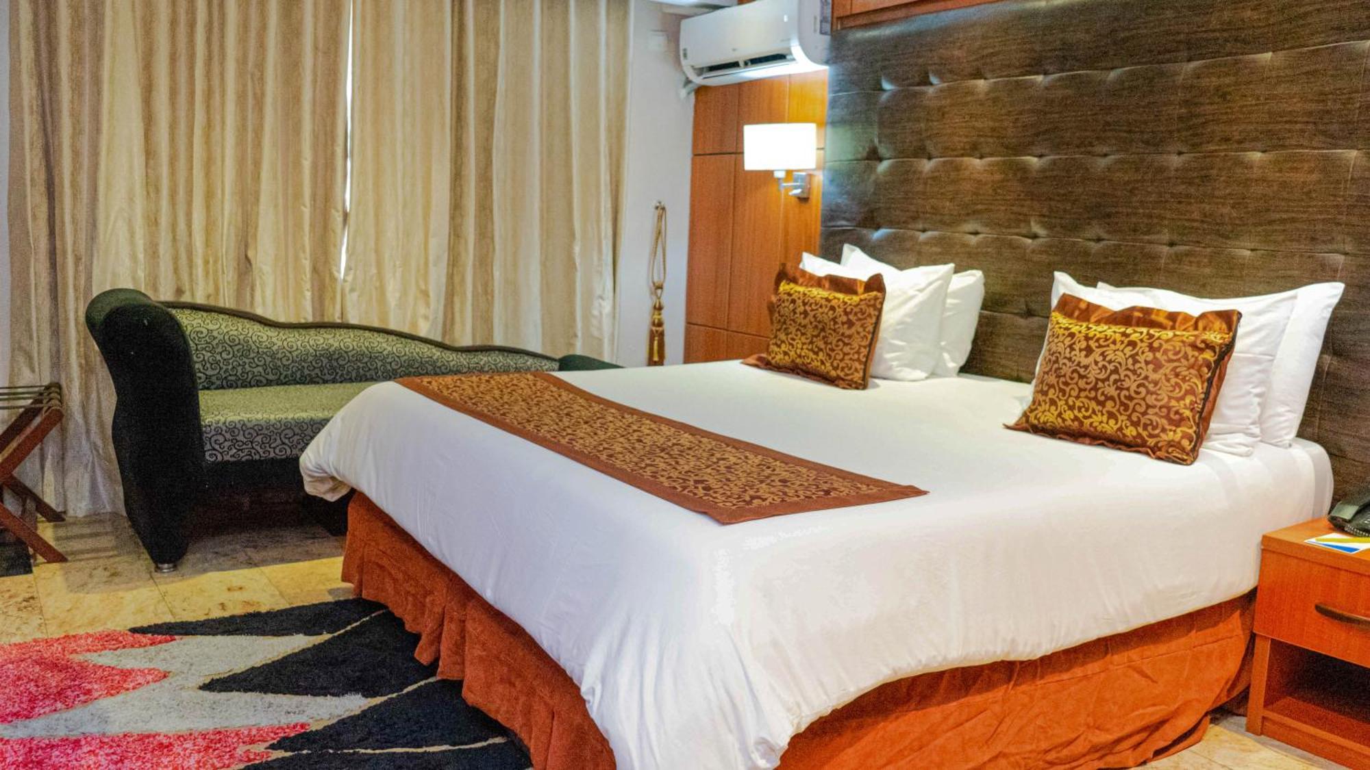 Golden Tulip Hotel- Evergreen Port Harcourt Exterior foto
