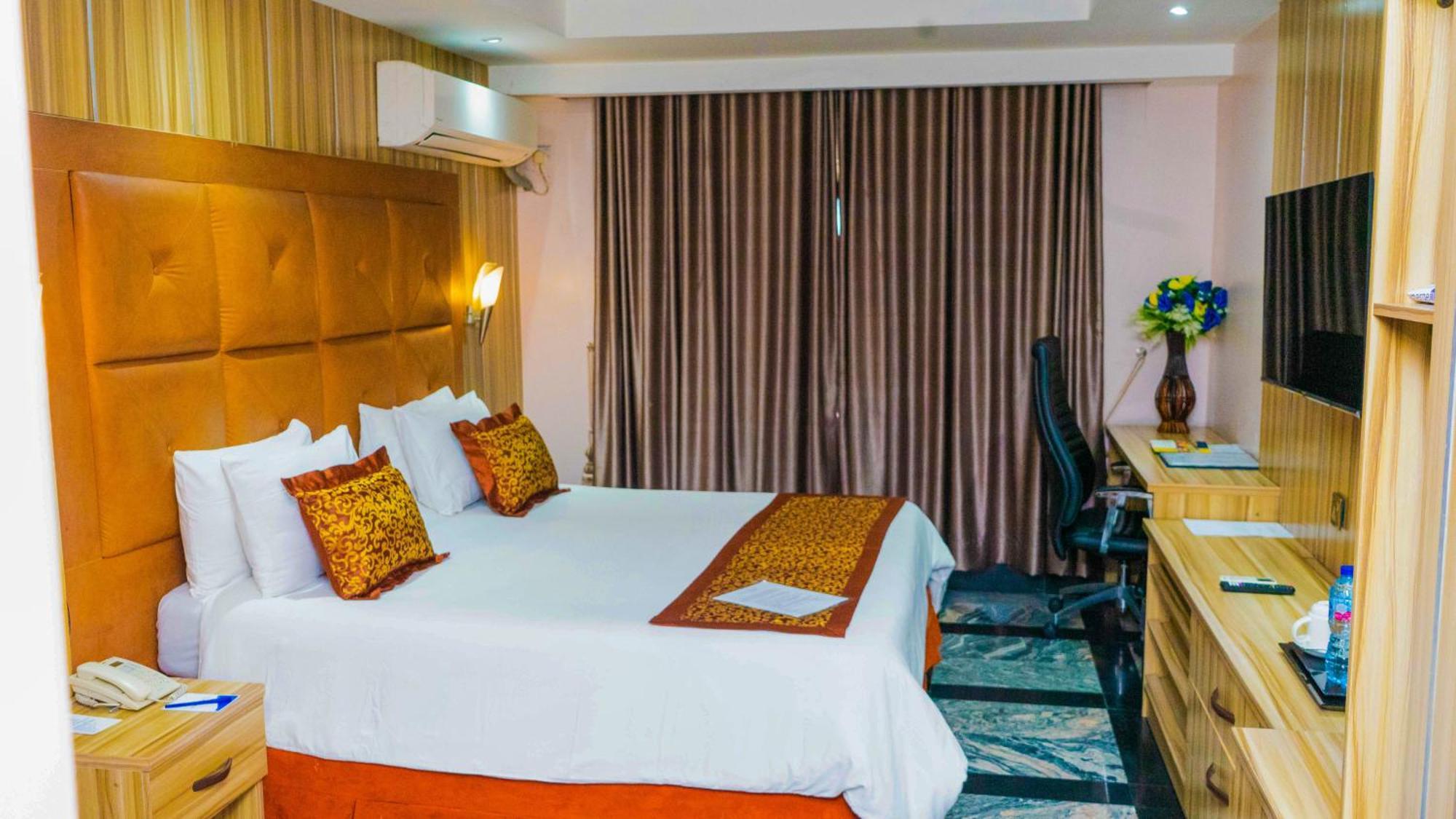 Golden Tulip Hotel- Evergreen Port Harcourt Exterior foto